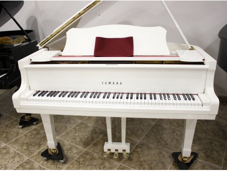 Piano cola Blanco Yamaha G2. 170cm. Nº serie 500.000-1.000.000. TRANSP. GRATUITO.