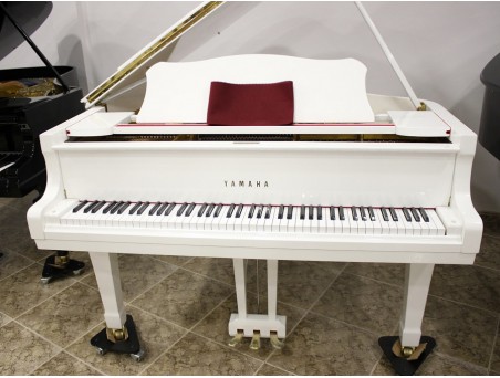 Piano cola Blanco Yamaha G2. 170cm. Nº serie 50.000-500.000. TRANSP. GRATUITO.