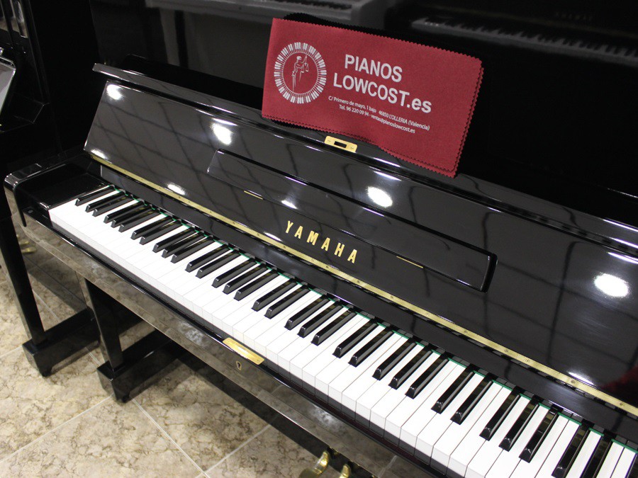 Pianos Verticales Yamaha U U E Negro De Pedales Usados Y Restaurados